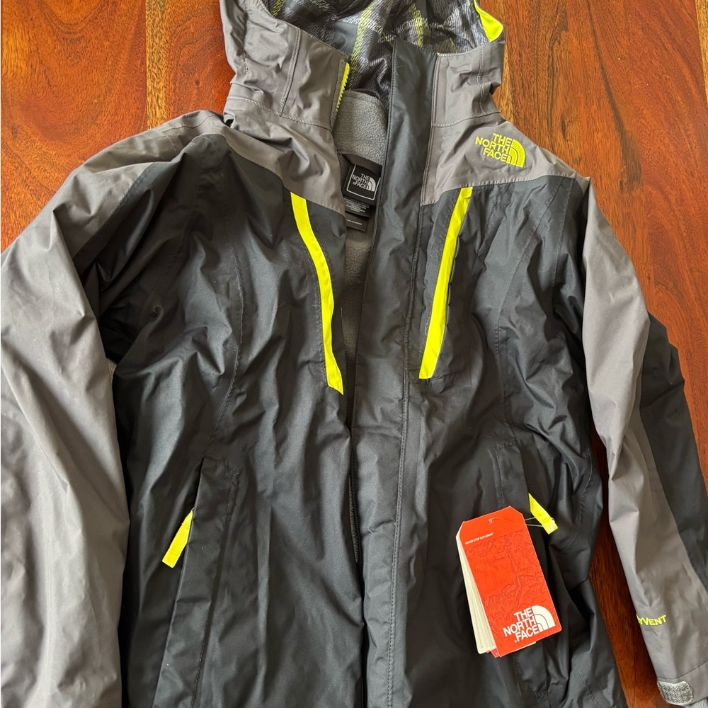 NWT North Face Triclimate 3-in-1 ski coat. Youth M- 10/12. New with tags